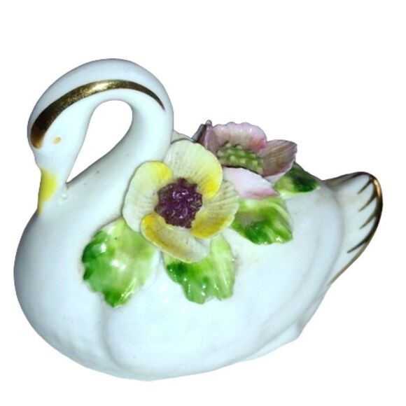 Vintage Royal Adderley Swan Decorated with Flower Bouquet Bone China - Picture 1 of 8
